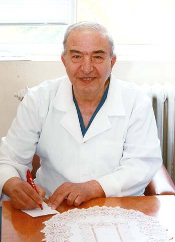 Хирург-художник от Сирия оперира в болницата в Горна Оряховица