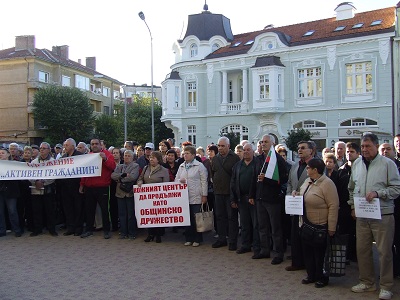 Протест пред общината намали имотния данък в Сливен