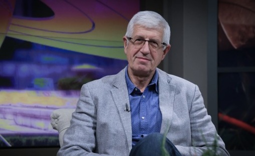 Румен Овчаров: Корнелия Нинова върви през просото