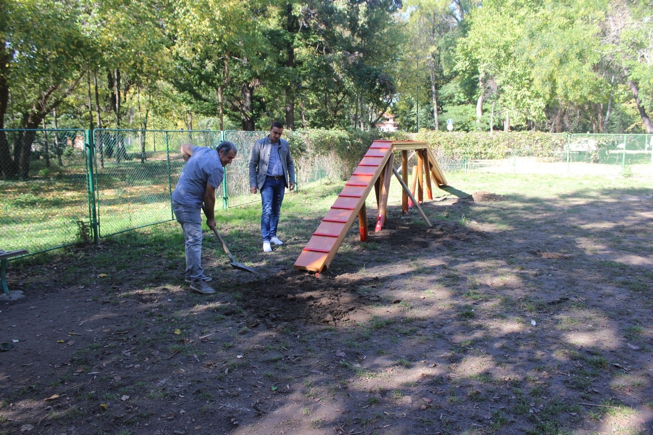 Обновиха кучешката площадка в парк „Розариума” в Пловдив