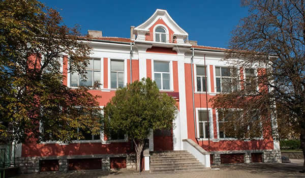 Китайка преподава в Езиковата гимназия в Сливен