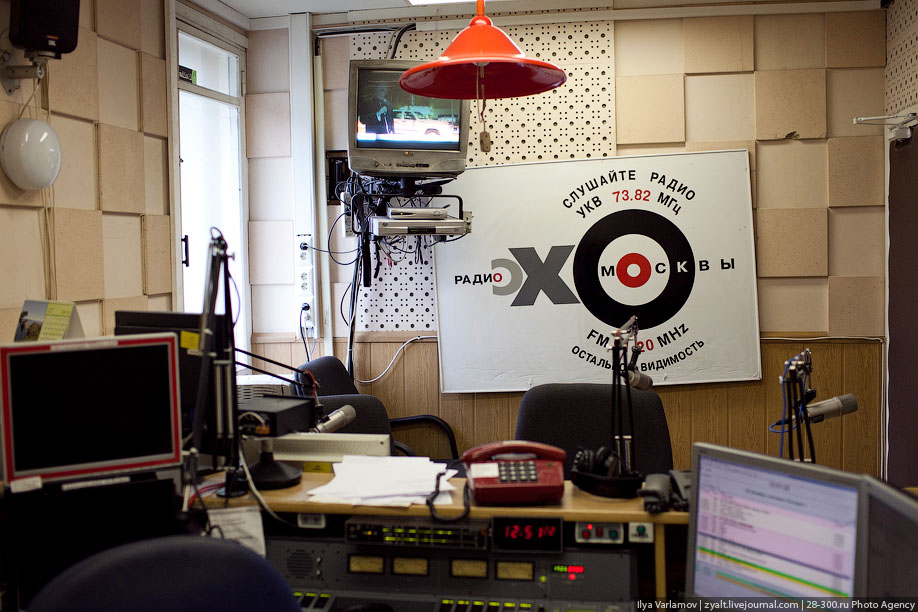 Мъж наръга с нож по време на ефир водеща в радио "Ехото на Москва"