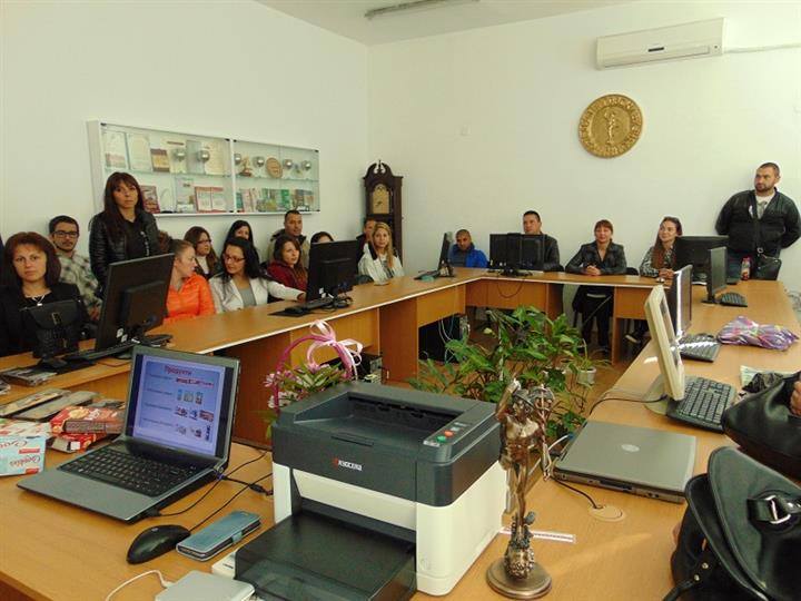 Студенти от Свищов дебатираха върху тенденциите в развитието на търговията