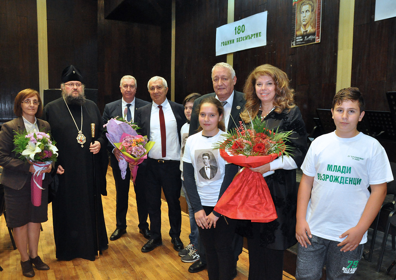 Илияна Йотова: Младите хора трябва да пренесат в бъдещето заветите на Васил Левски