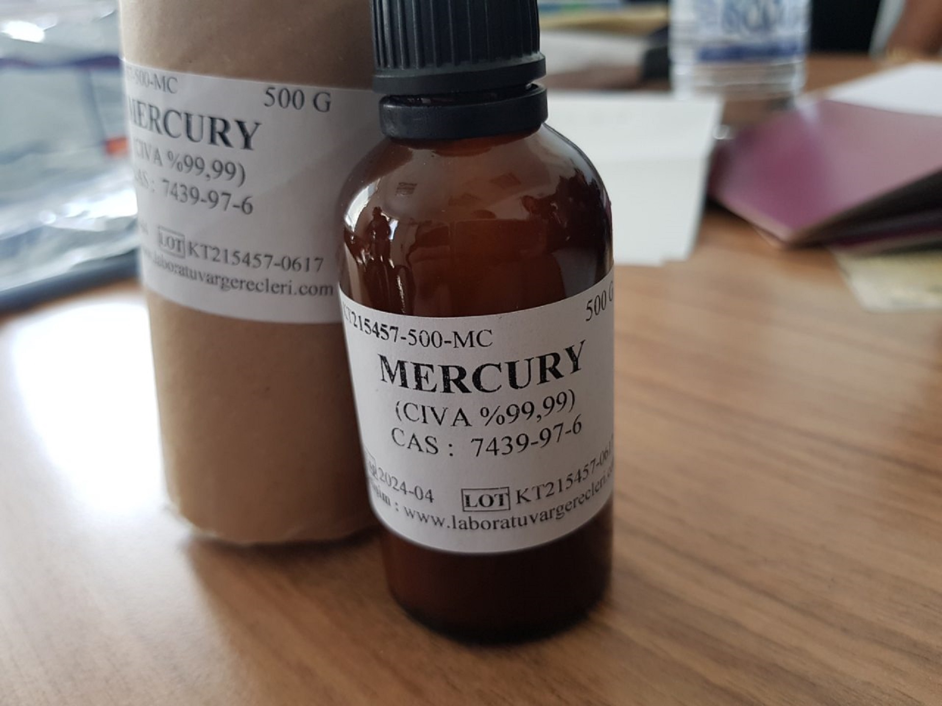 Митничари откриха половин килограм живак в дамска чанта