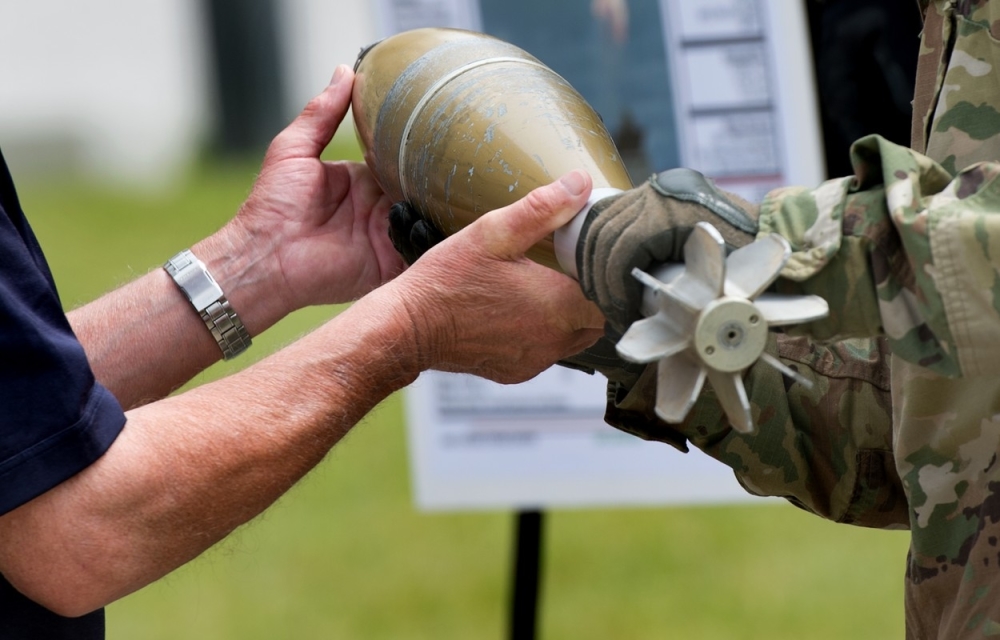 Притежател на взривове остава в ареста