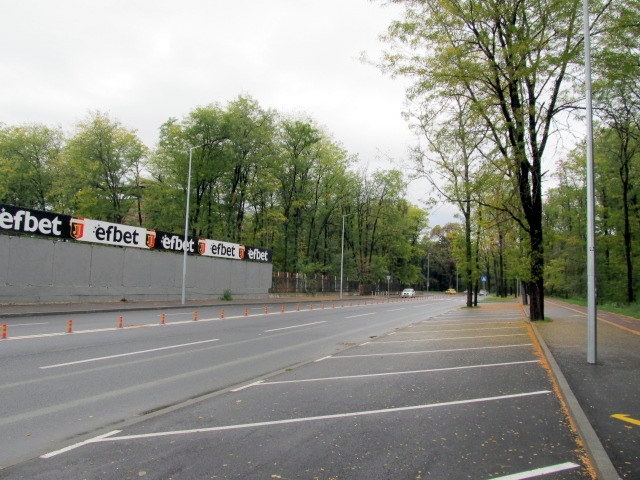 Пребоядисаха външната ограда на стадион „Локомотив” в парк „Лаута”