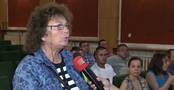 Маскирани пребиха на улицата общинска съветничка във Велинград