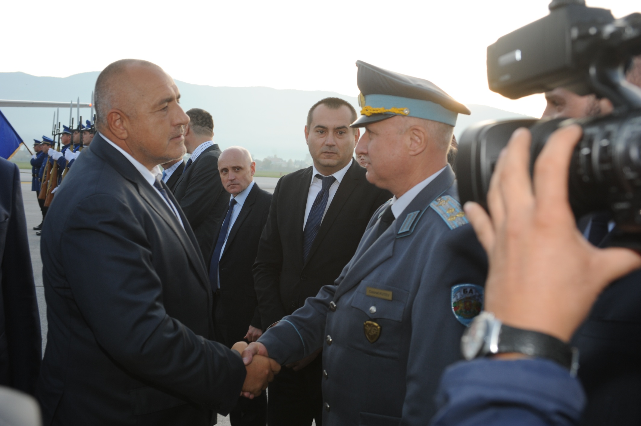 Борисов при нашите от НАТО в Сараево