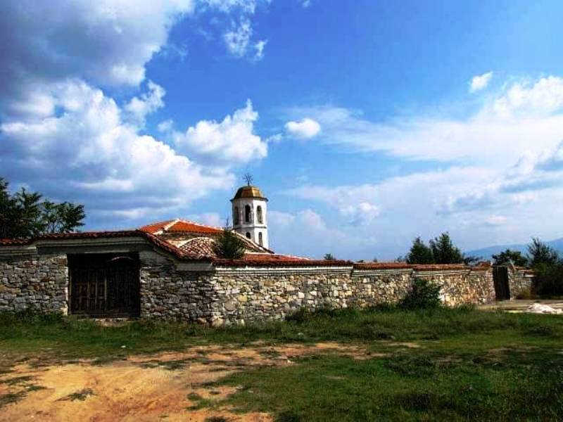 Задържаха 32-годишен рецидивист, ограбил последните 60 лв. на 85-годишна жена от пазарджишко село