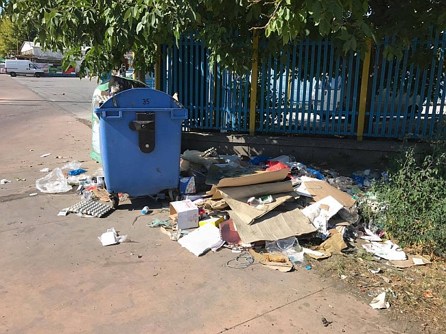 Пазарджиклии пропищяха от препълнени контейнери с боклуци