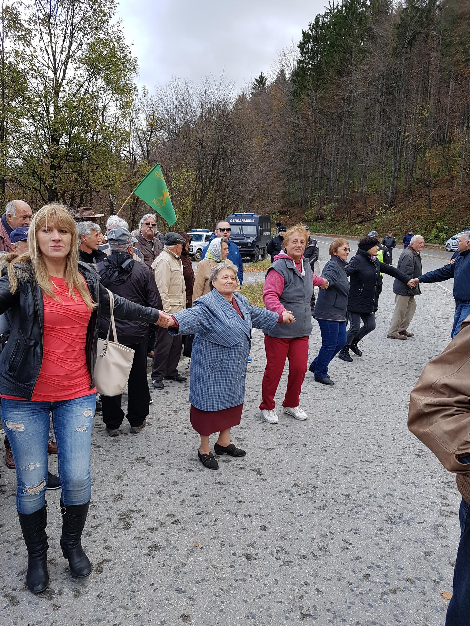 Хоро се изви в Петрохан срещу скъпа вода
