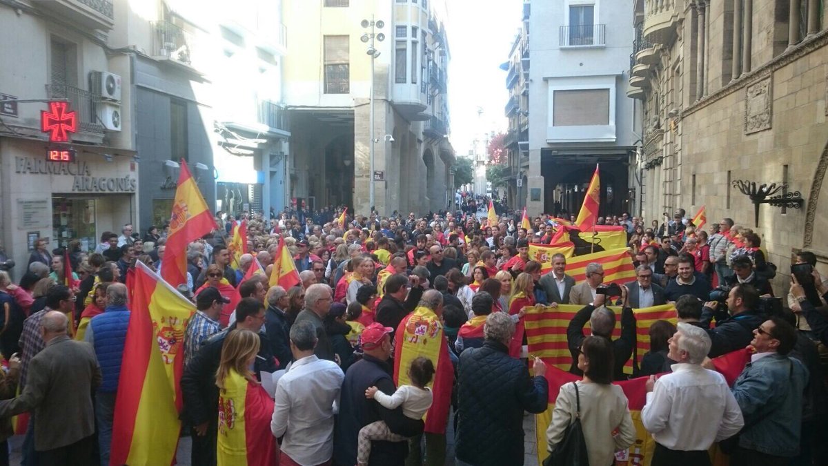 Хиляди излязоха на протест в Мадрид с апел за единство в страната