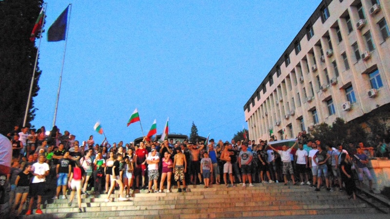 Асеновградчани подновиха неделните си протести след 2-месечно прекъсване