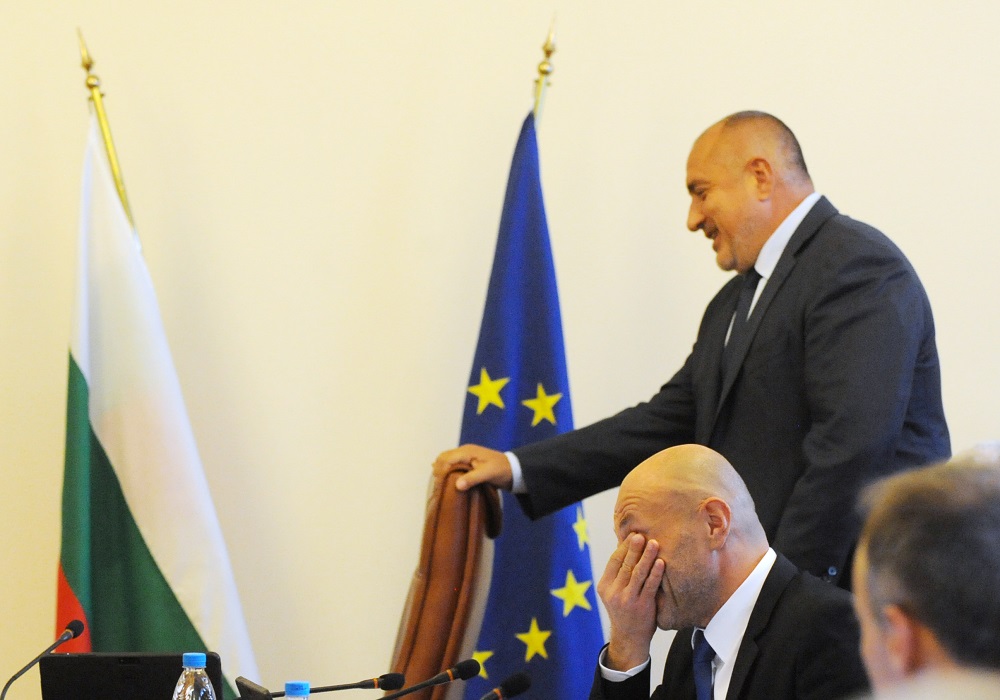 Бойко Борисов не отстъпва стола си (СНИМКИ)