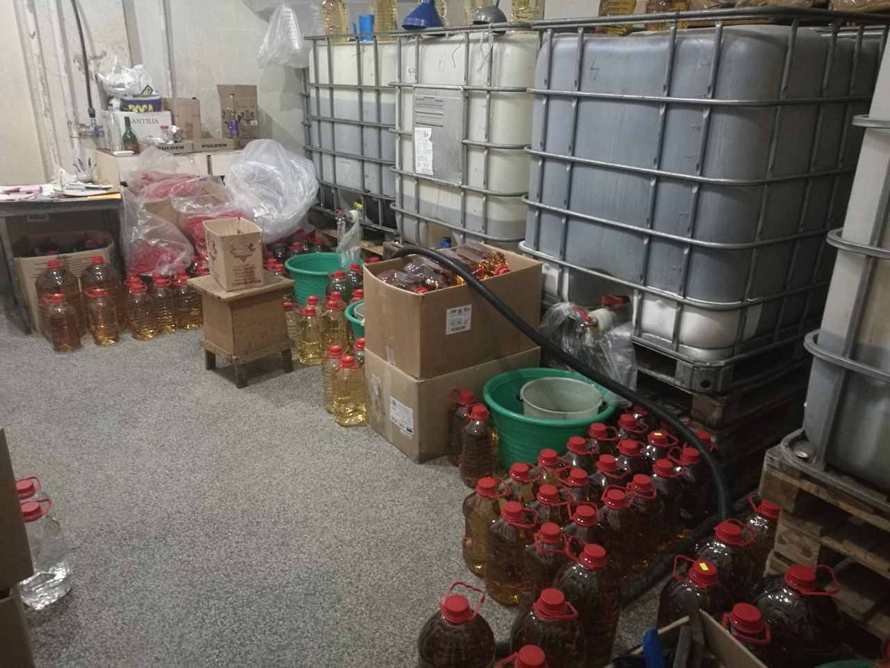 Митничари хванаха над 312 хил. литра нелегален алкохол