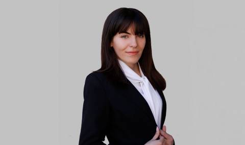 Пловдивски ученици гости на най-младата депутатка в парламента