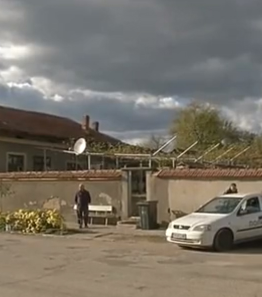 Баща и дъщеря убити в дома им, подозират ревност (обзор)