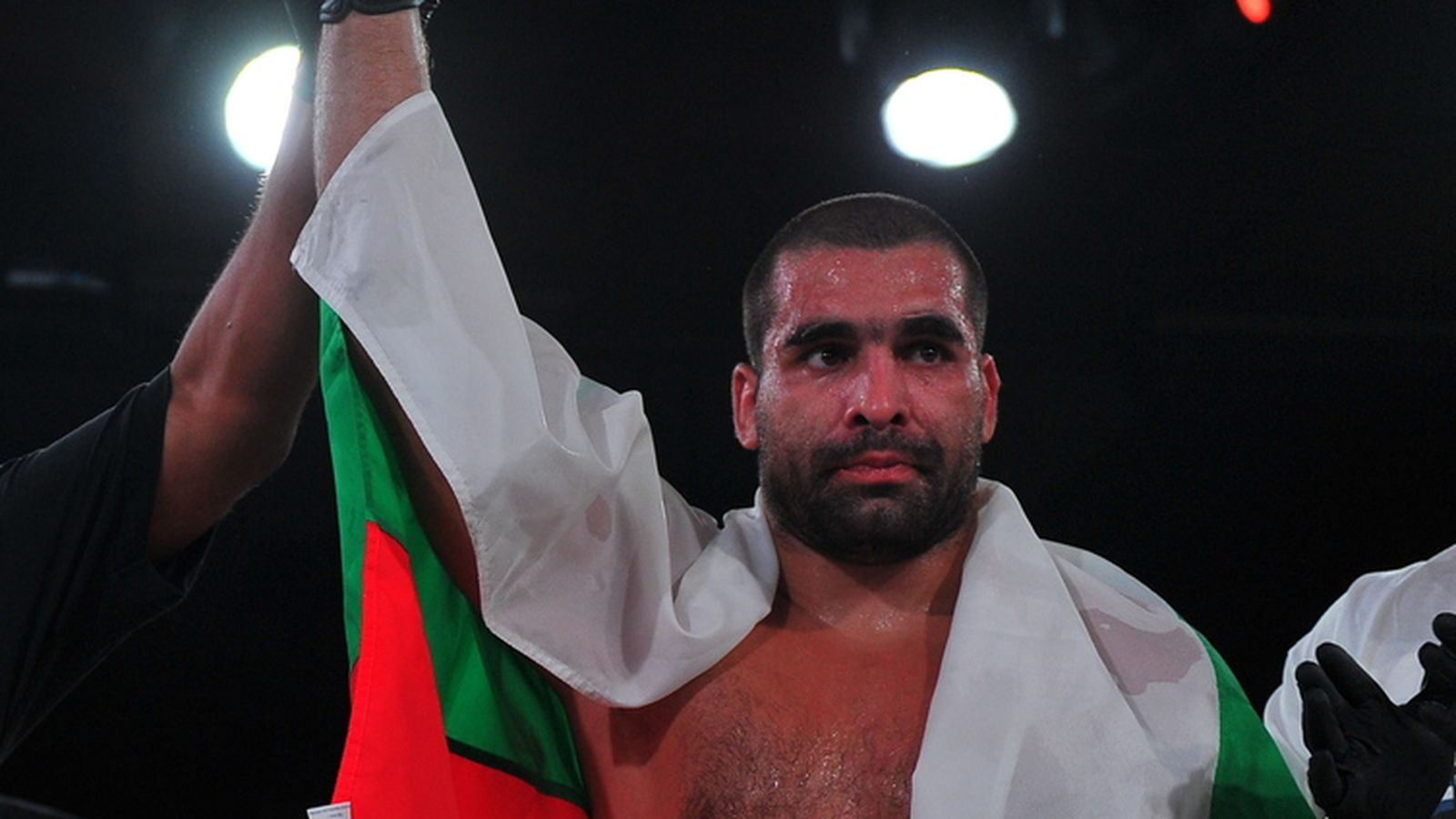 Багата се бие благотворително