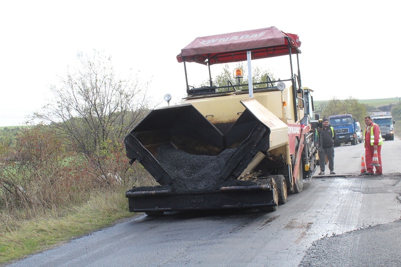 Инвестират 1 200 000 лева в пътищата на Хасковско