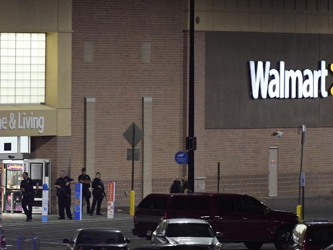 Трима загинали при стрелба в хипермаркет в Колорадо