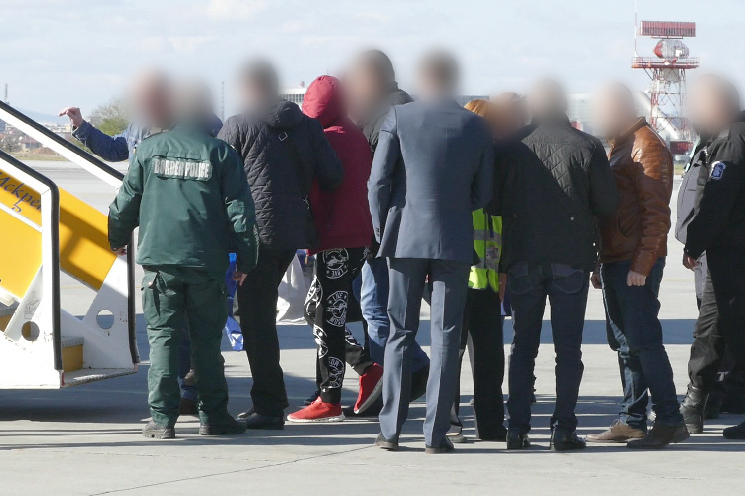 България екстрадира руснак, издирван за убийство и мъчения над деца (СНИМКИ, ВИДЕО)