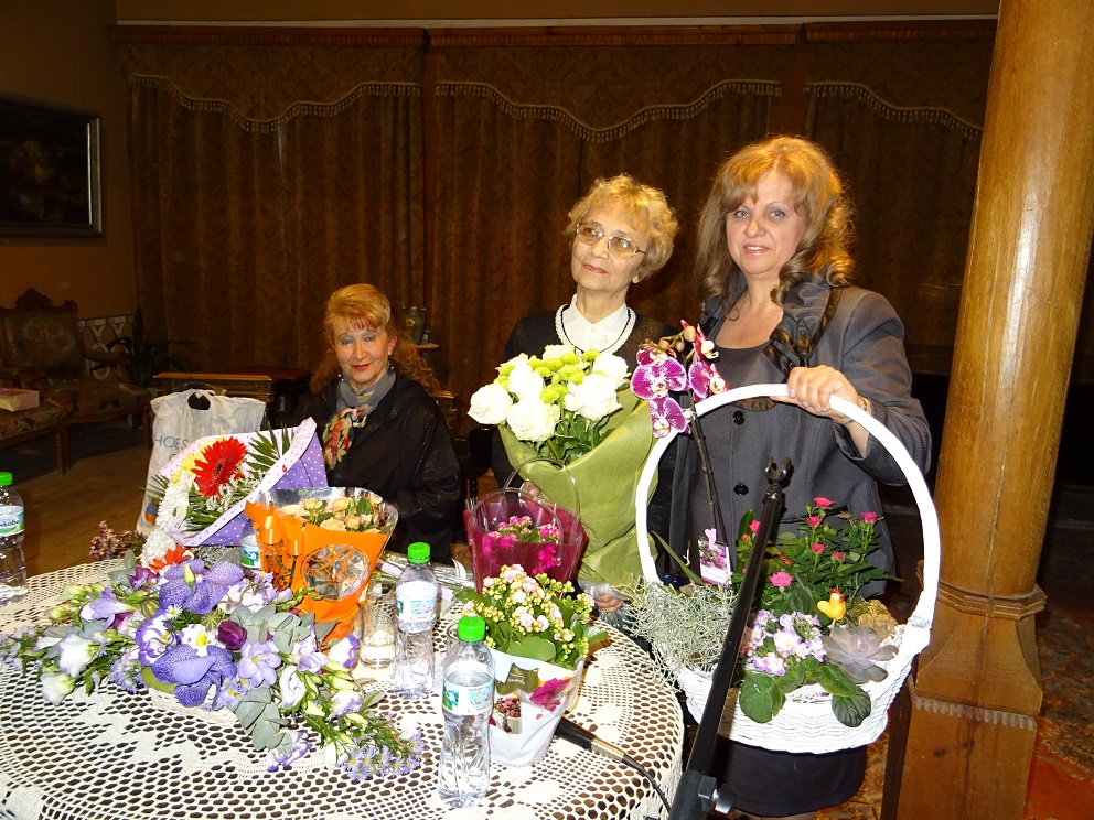 Неда Антонова избра Деня на будителите, за да представи в Пловдив романа си за Левски