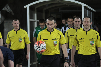 Съдията на дербито мрази дузпите