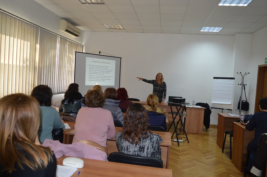 Обучават медицинските специалисти в детските учебни заведения в Пловдив