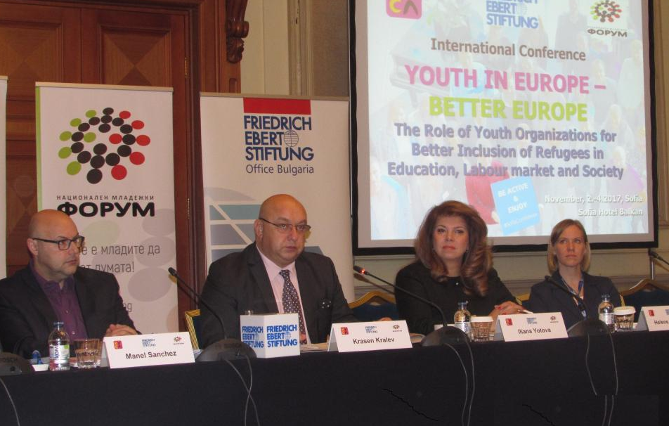 Илияна Йотова: До 30 септември в България има 370 молби за закрила на деца бежанци без родители и само една трета от тях са записани в училище