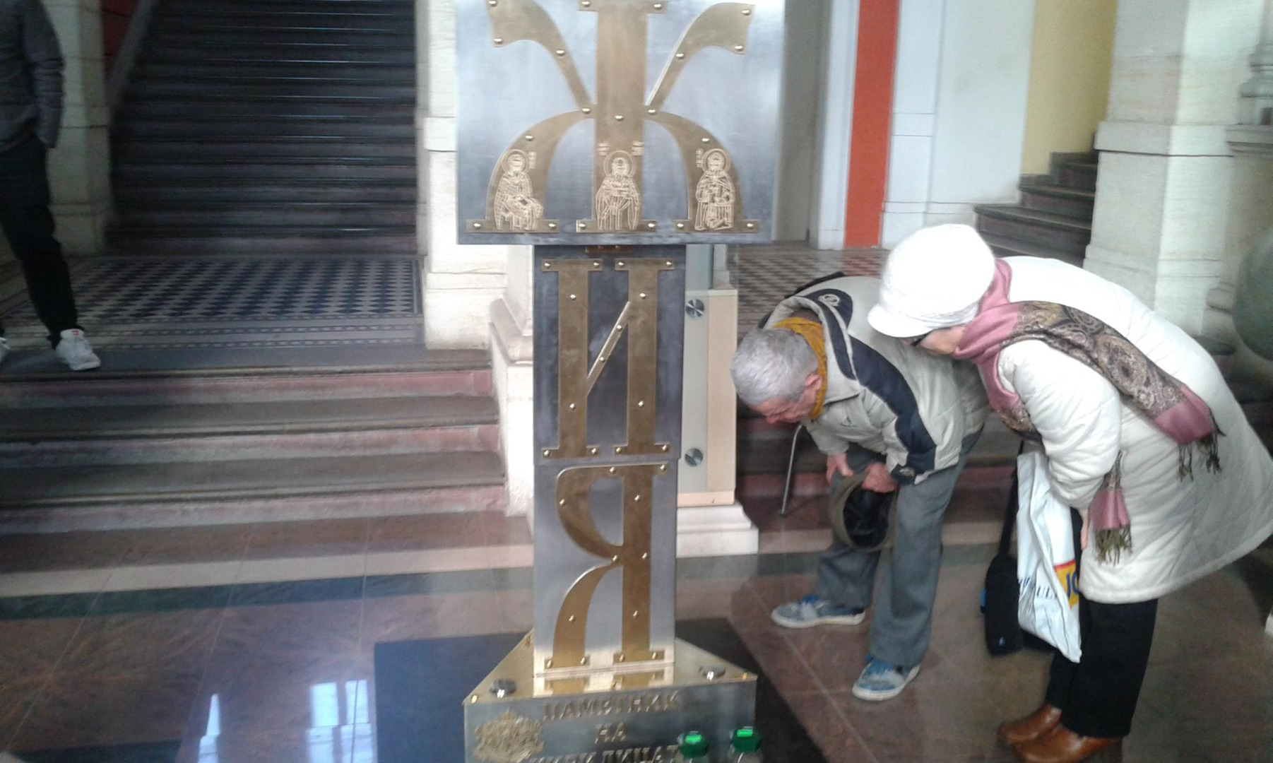 Паметникът на кирилицата отпътува за Южния полюс