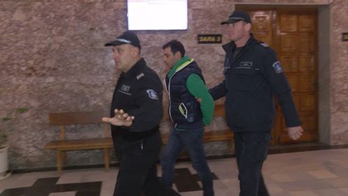 Задържаха мъж, опитал да измами майка на онкоболно момиче от Търново