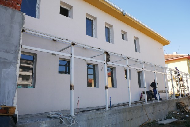 Обявиха свободни места в новата детска градина в Коматево, макар че тя още се строи и не е завършена