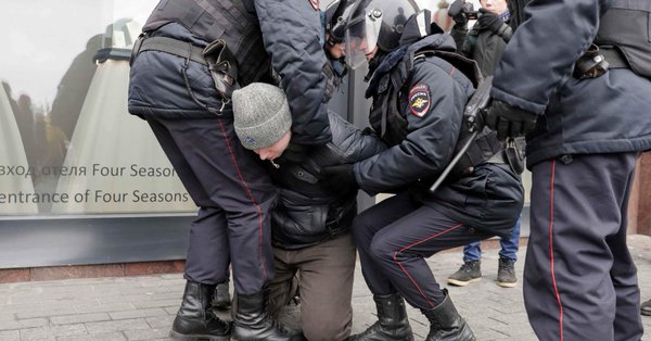263-ма арестувани на протеста срещу Путин в Москва (СНИМКИ, ВИДЕО)