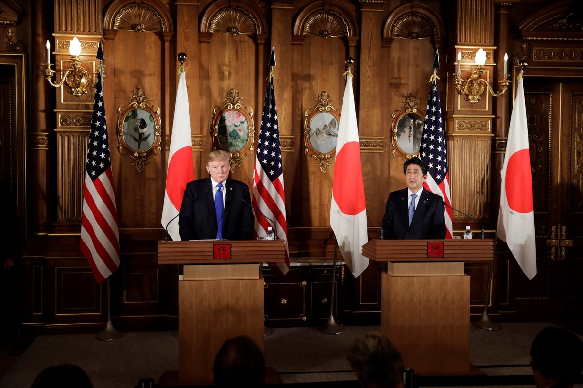 Шиндзо Абе и Тръмп обсъдиха възможността за военно решение на ситуацията със Северна Корея