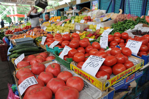 Маскирани ограбиха търговци на зеленчуци