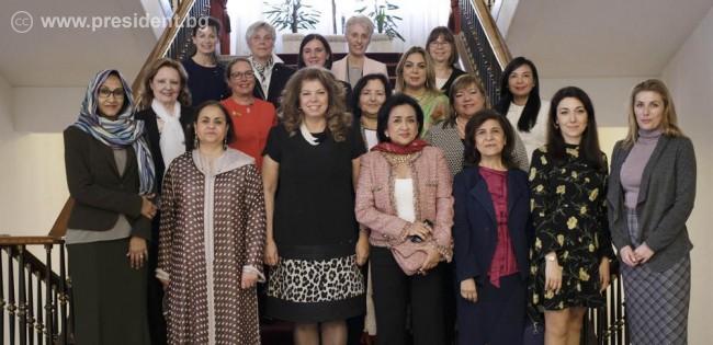 Илияна Йотова: Интеграцията на децата бежанци е възможна само чрез образование