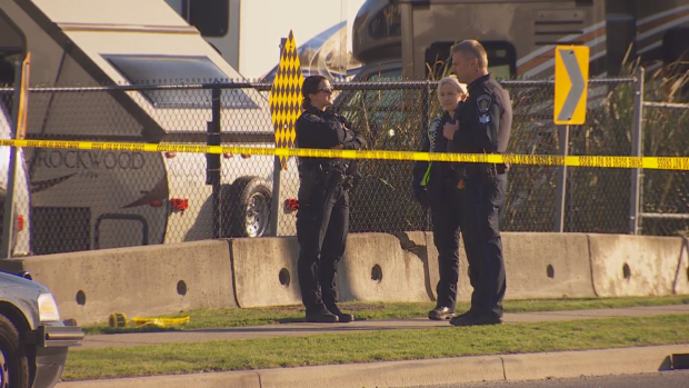 Полицай загина при престрелка с крадец на паркинг в Канада