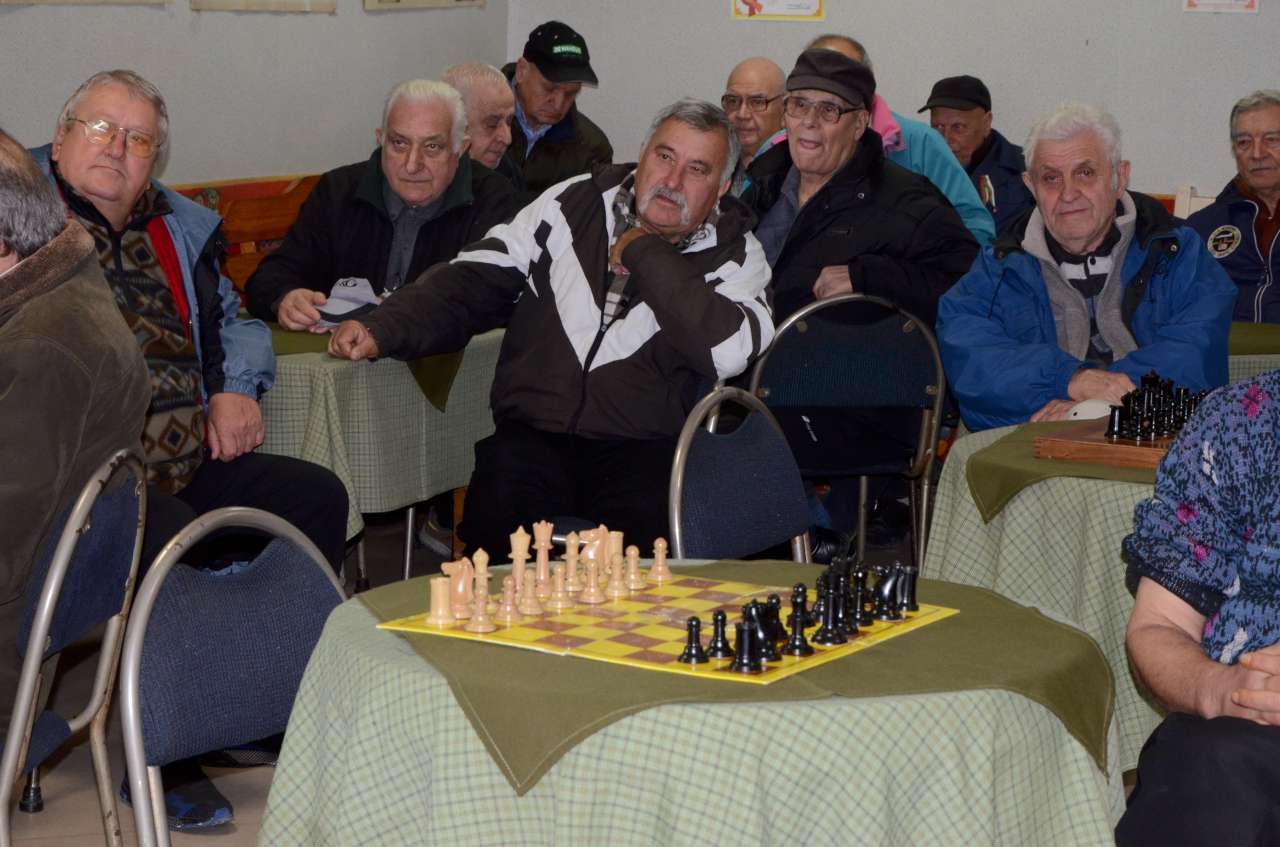 В Пловдив стартираха турнири по шахмат и белот за пенсионери