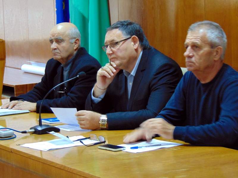 Кметът на Шумен със санкции "зима" при несправяне