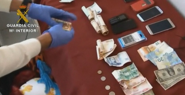 31 българи в испанския арест заради кражби на телефони и часовници