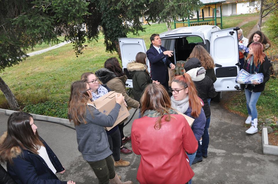 Ученици от Франция с дарителска акция в Разлог