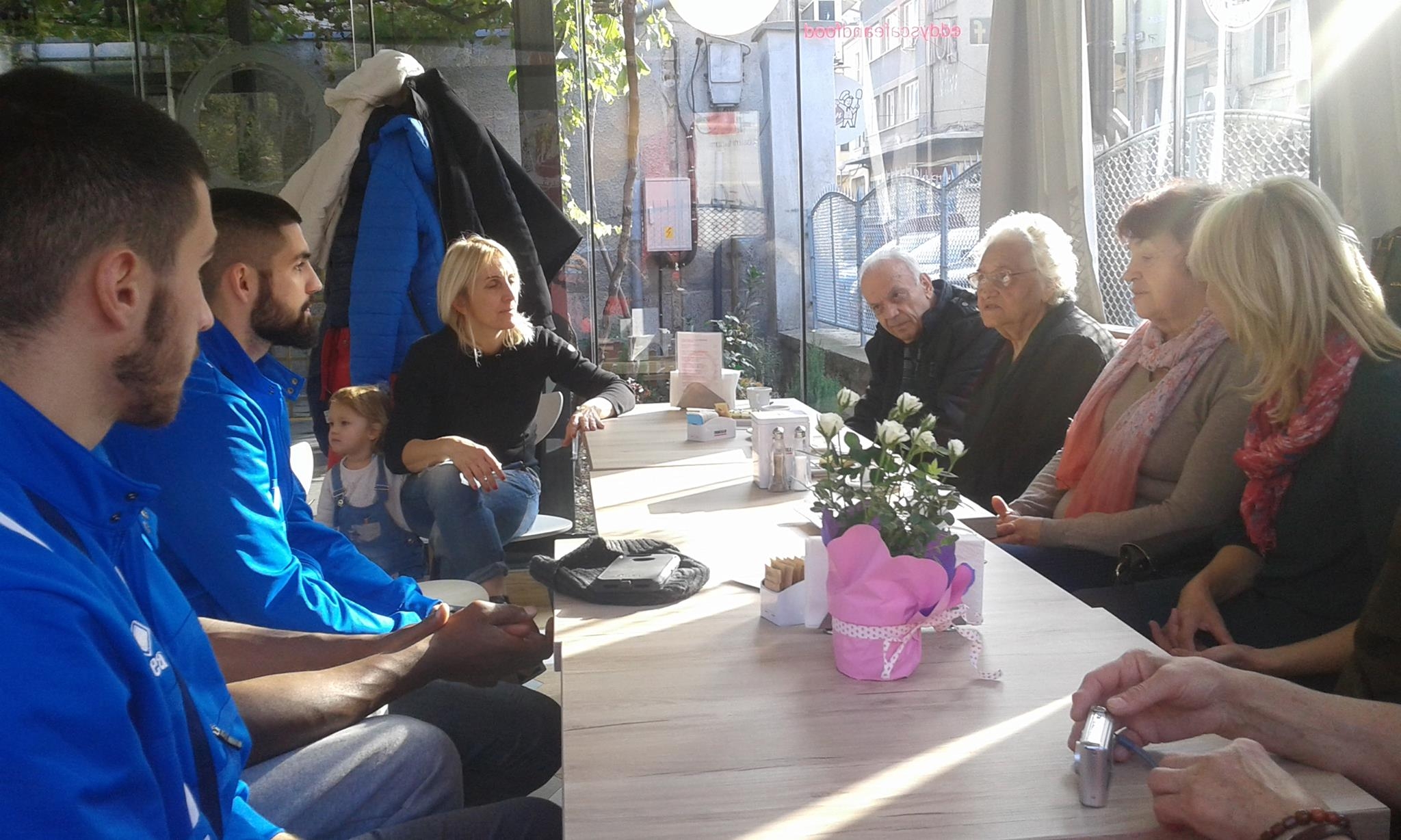 Благороден жест: Баскетболисти на Академик Бултекс 99 (Пд) се срещнаха със самотни възрастни хора