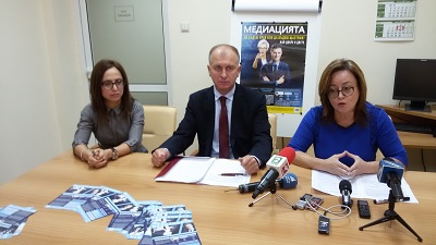 Медиатори помиряват бързо и безплатно стигнали до съд хора