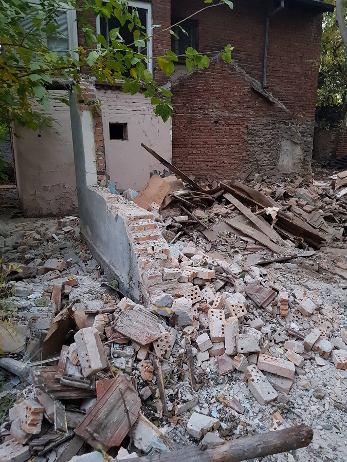 В Пловдив започна премахването на опасни къщи зад стадион „Христо Ботев“