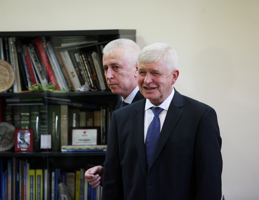 Правят водосвет в здравното министерство (обзор)