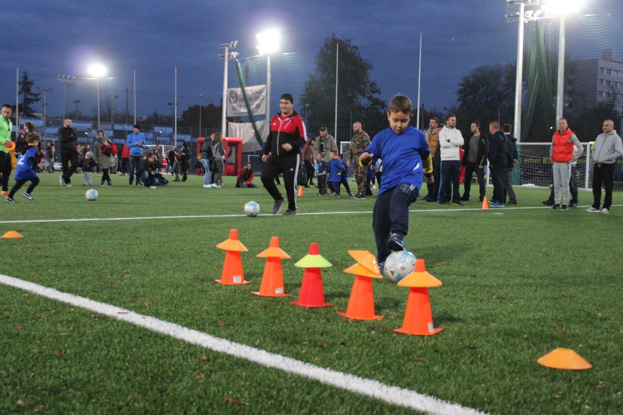 С футболен мач между поколенията завърши Седмицата на бащата в Пловдив