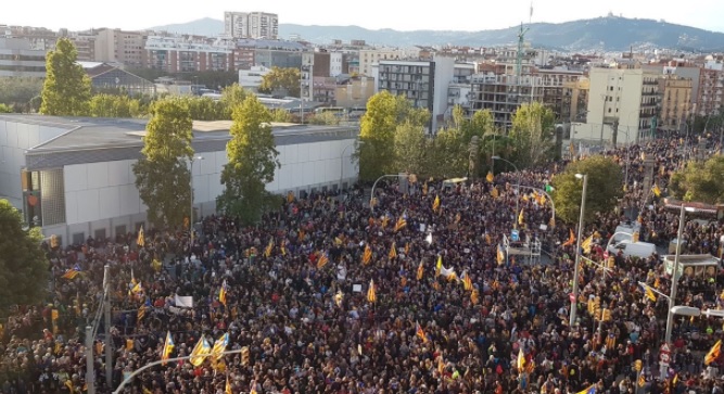Хиляди протестират в Барселона в подкрепа на каталунските лидери