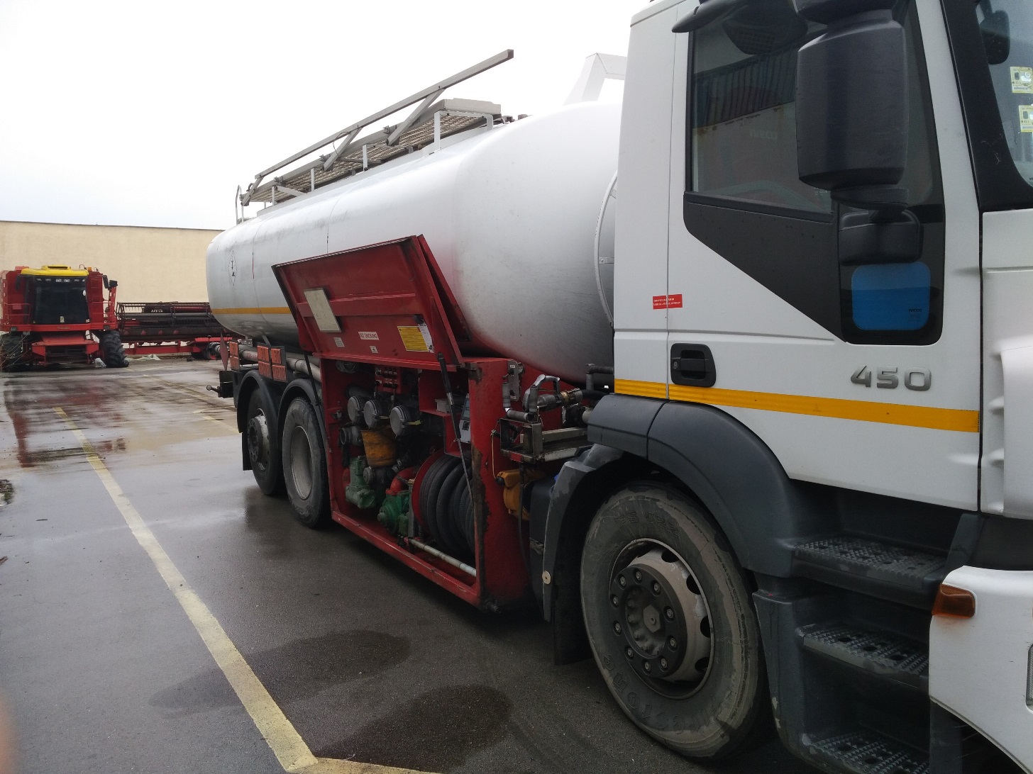 Близо 7000 литра гориво без документи задъжаха на Митница Русе