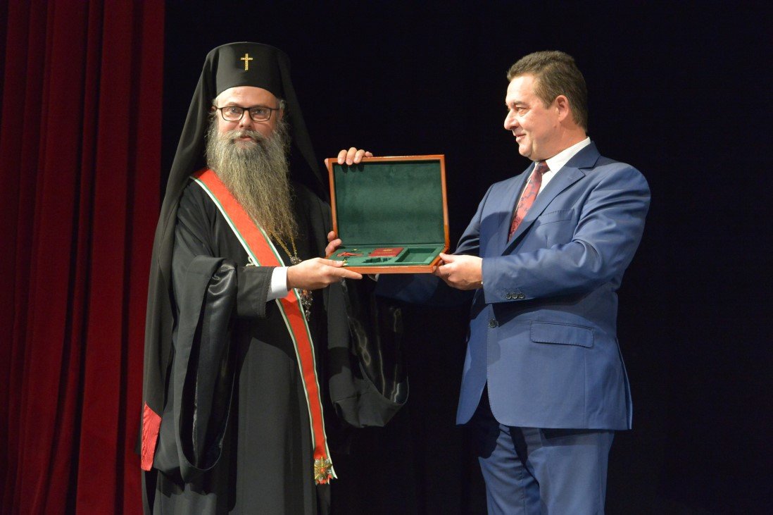 Наградиха пловдивския митрополит с орден „За дух и непреклонност”